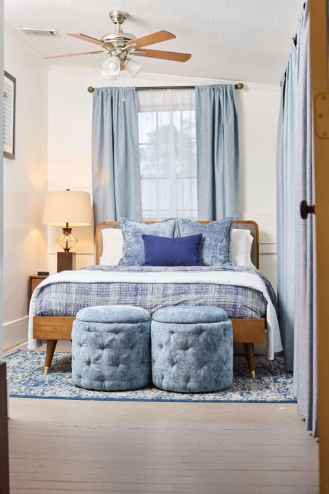 Bedroom 2: Double Bed