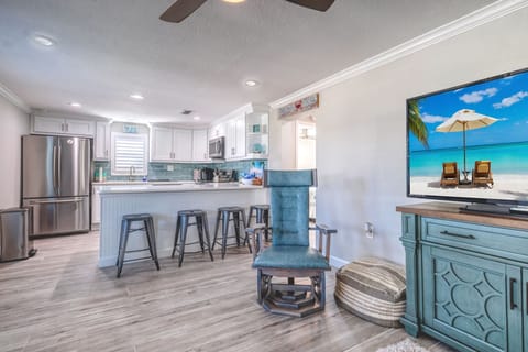 Newly Remodeled with New Flooring Through Out