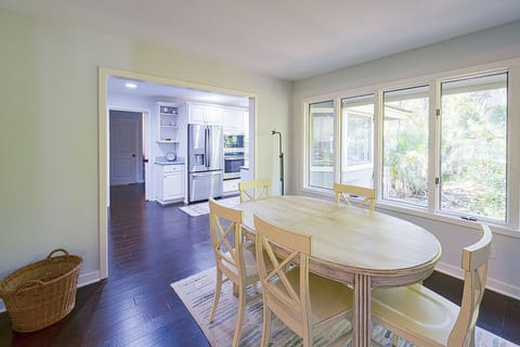 Secondary dining area
