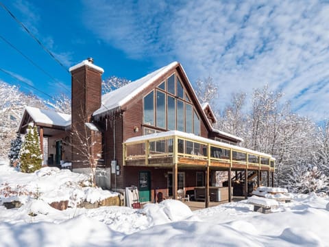 Bear Ridge- Spacious Chalet Minutes swimming, hiking, biking. (1439)