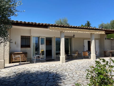 Charmning maisonette tucked away in large, gated park with three other house  