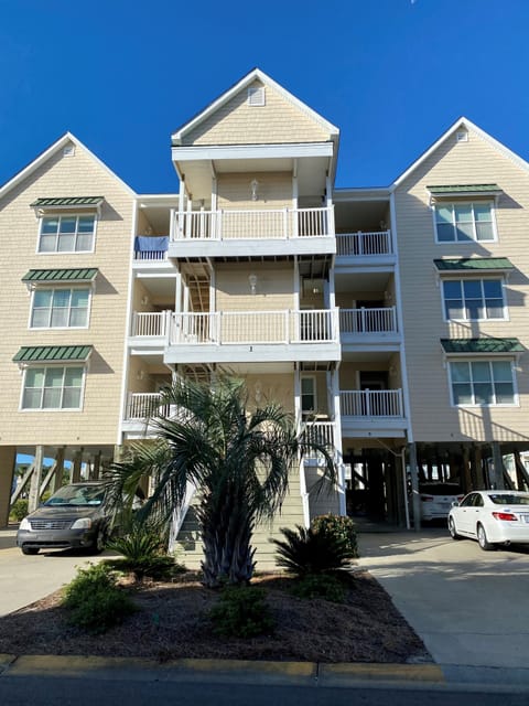 There are six units in our building; ours is the middle unit on the right.