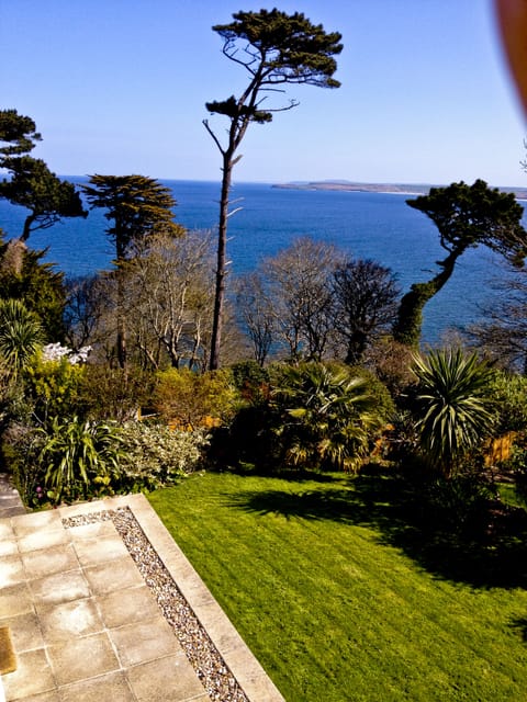 Lower patio at Birdsong Carbis Bay holiday rental in Cornwall