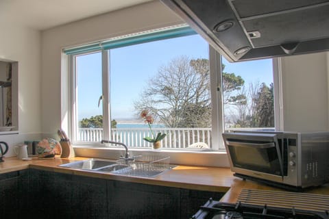 Fully equipped kitchen with range cooker and Smeg appliances