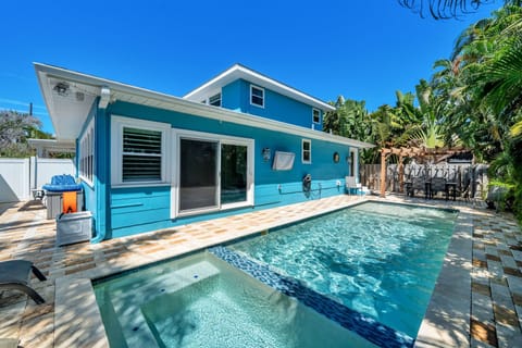 Pool with Hot Tub