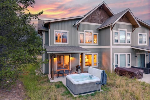 - Covered outdoor dining area with hot tub and scenic views nearby - Perfect for barbecues and après ski relaxation with family time - Cozy Colorado rental with outdoor seating for year round comfort