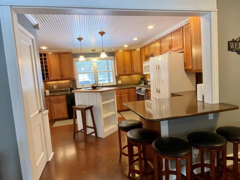 Kitchen with Breakfast Bar