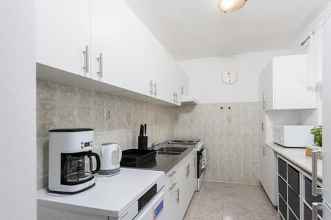 Ground floor: equipped kitchen