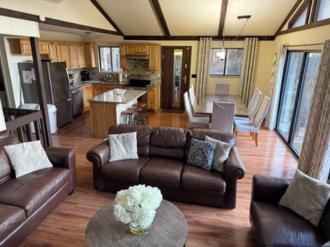 Living, dining room
2nd floor