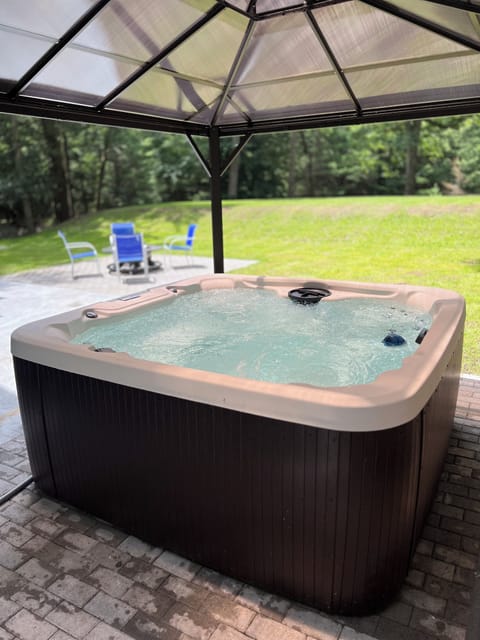 6-7 persons HOT TUB