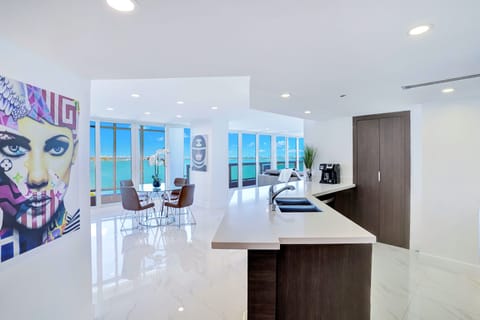 Fully equipped kitchen, dining area, living room, balcony access