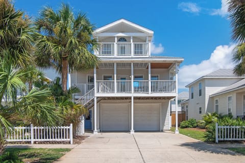 The Alexander is a spacious 4 bedroom, 3 bathroom vacation home
