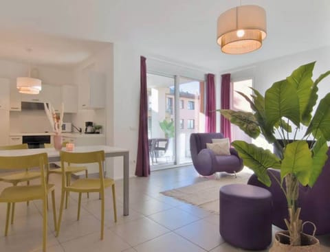 Open plan living, dining and kitchen