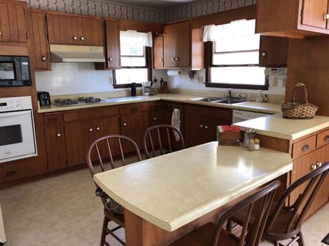 Spacious, bright kitchen