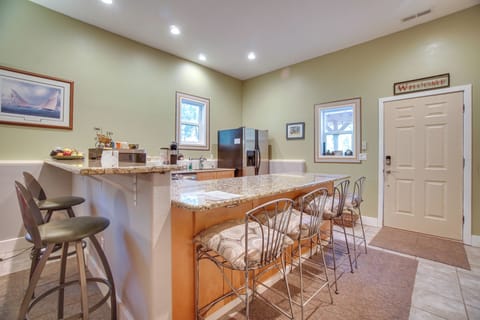 Fully Equipped Kitchen | Blender | Crock-Pot | Coffee Maker