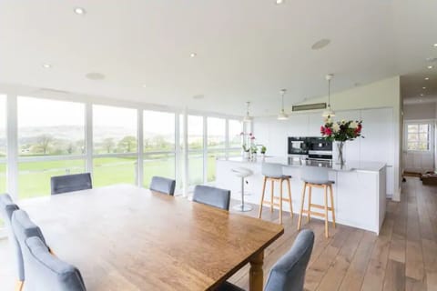 Kitchen dining for up to 12