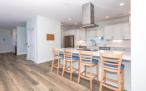 Kitchen with Eat-In Bar