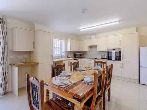 Kitchen/diner | 4 Dawson Park - Dawson Holiday Homes, Mablethorpe