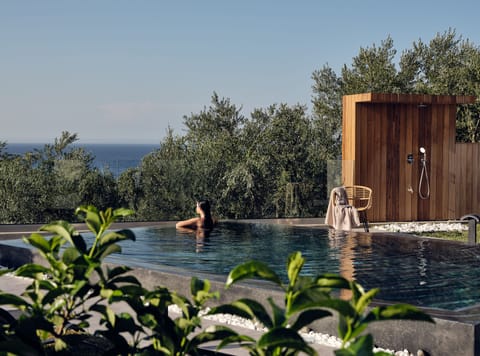 Watch the weather shiny across the horizon from this captivating villa.