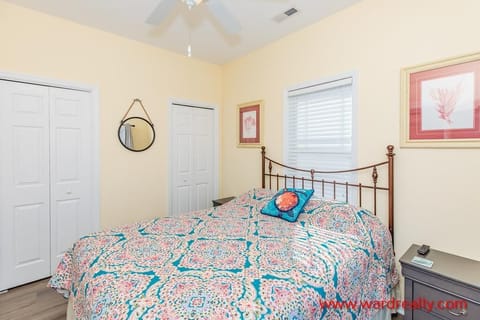 Top Floor Street Side Bedroom with Queen Bed