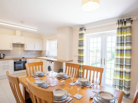 Kitchen/diner | 8 Dawson Park - Marian Avenue Properties, Mablethorpe