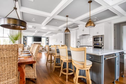 Breakfast bar and dining table.