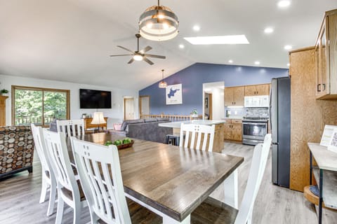 Dining Table | Dishware & Flatware Provided