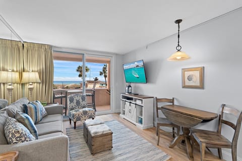 Living Room/Dining Area
