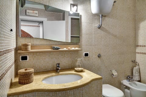 49-little-house-sorrento-apartament-bathroom