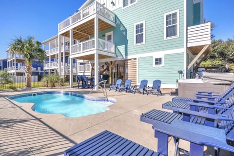 Exterior - Back / Pool