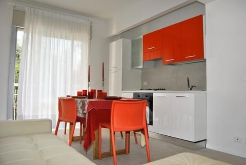 Dining & Kitchen area