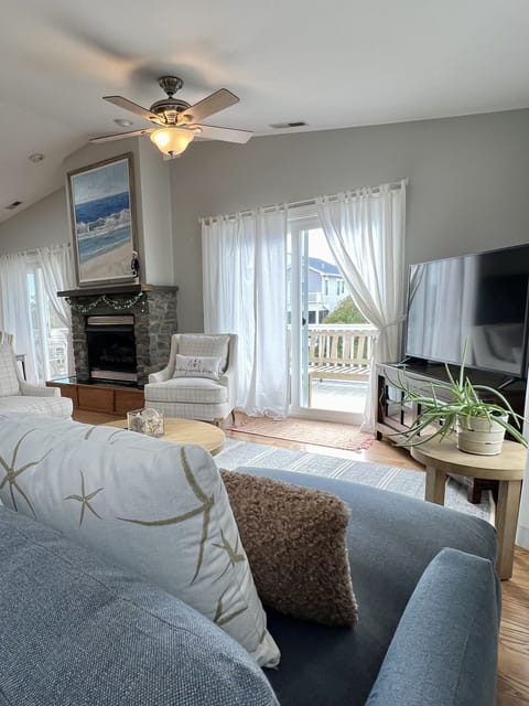 Family Room w/ Gas Fireplace