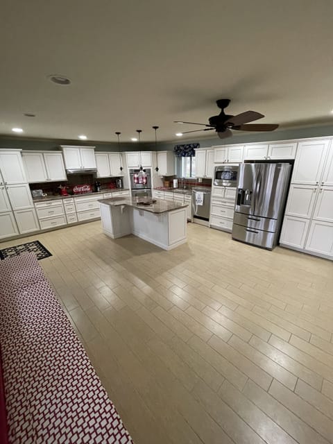 Well-equipped kitchen with plenty of storage 