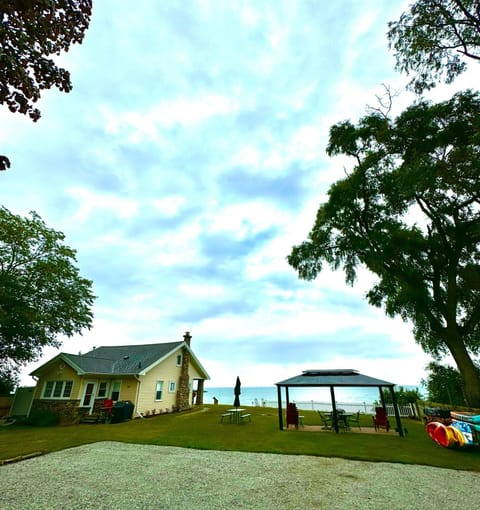 Beautiful Lake View Shores!