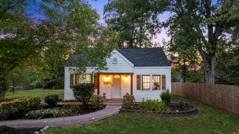 Whimsical cottage in the city!