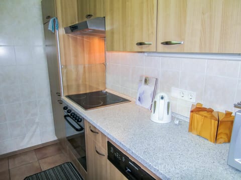 Tap, Kitchen Sink, Cabinetry, Property, Sink, Countertop, Plumbing Fixture, Home Appliance, Kitchen, Floor