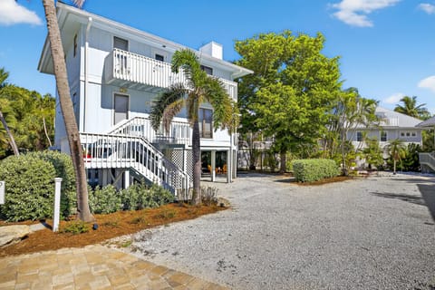 Exterior of Sunset Captiva 53