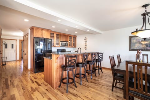 Eat lunch at the bar | Main Level