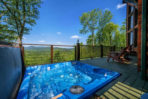 Soak in the hot tub on the deck while soaking up the long-range mountain views!