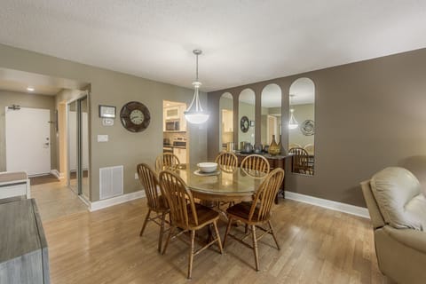 Madeira Norte 102 Dining Area