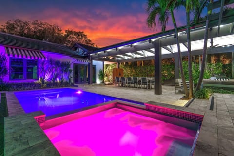 The perfect vacation: beautiful home + guest house with breezeway connecting