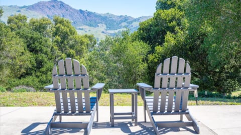 Gorgous panorama views from this remote hilltop property, located about a 15 minute drive from the seaside village of Cambria