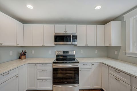 Mealtime will be a bay breeze at Sea Salt.