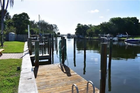 Access to Palma Sola Bay and docking facilities