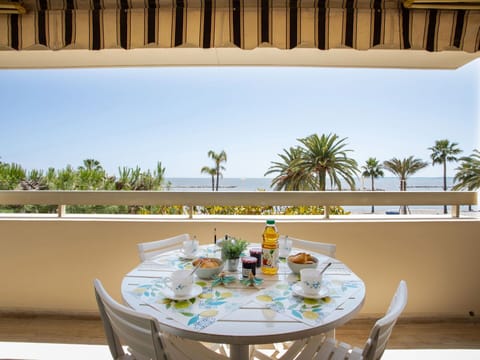 Table, Property, Tableware, Furniture, Light, Chair, Shade, Tree, Outdoor Furniture, Interior Design