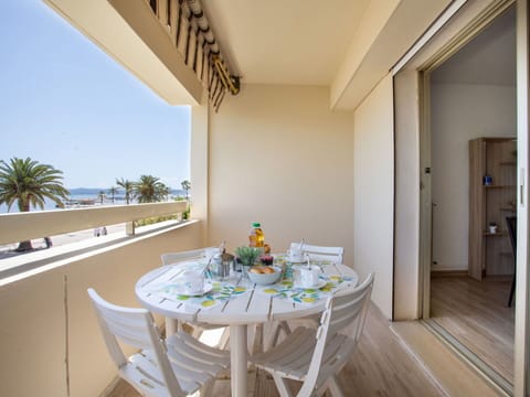 Table, Property, Furniture, Chair, Wood, Building, Interior Design, Architecture, Floor, Shade