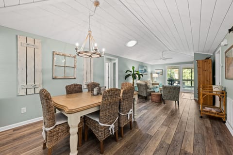 Beautiful open floor plan cottage