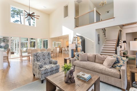 Main Pool House Living room 