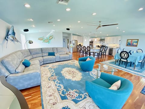 PERFECT AREA FOR EVERYONE TO HANG OUT IN AND ENJOY THE VIEW.