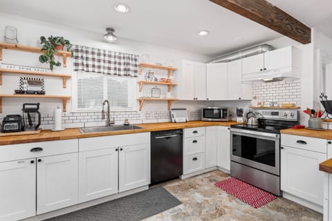 Large kitchen to enjoy.